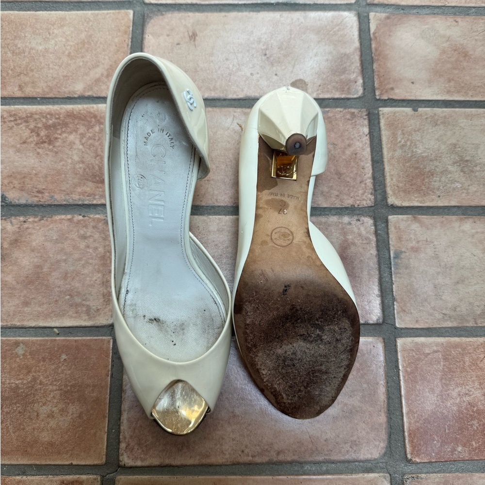 CHANEL Women's Elegant Cream and Gold Heels - Picture 2 of 6